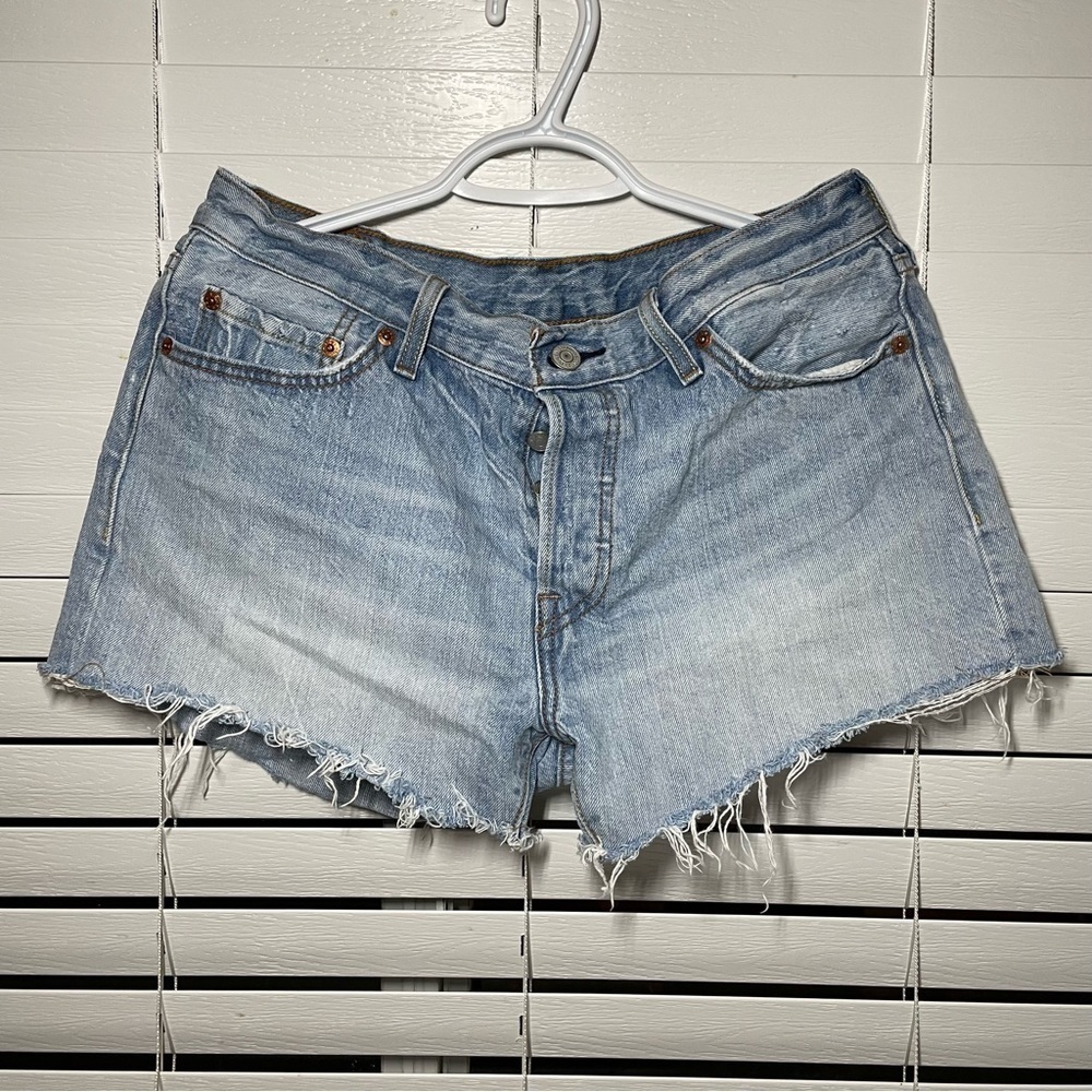 𝅺levi’s 501 Shorts size 29